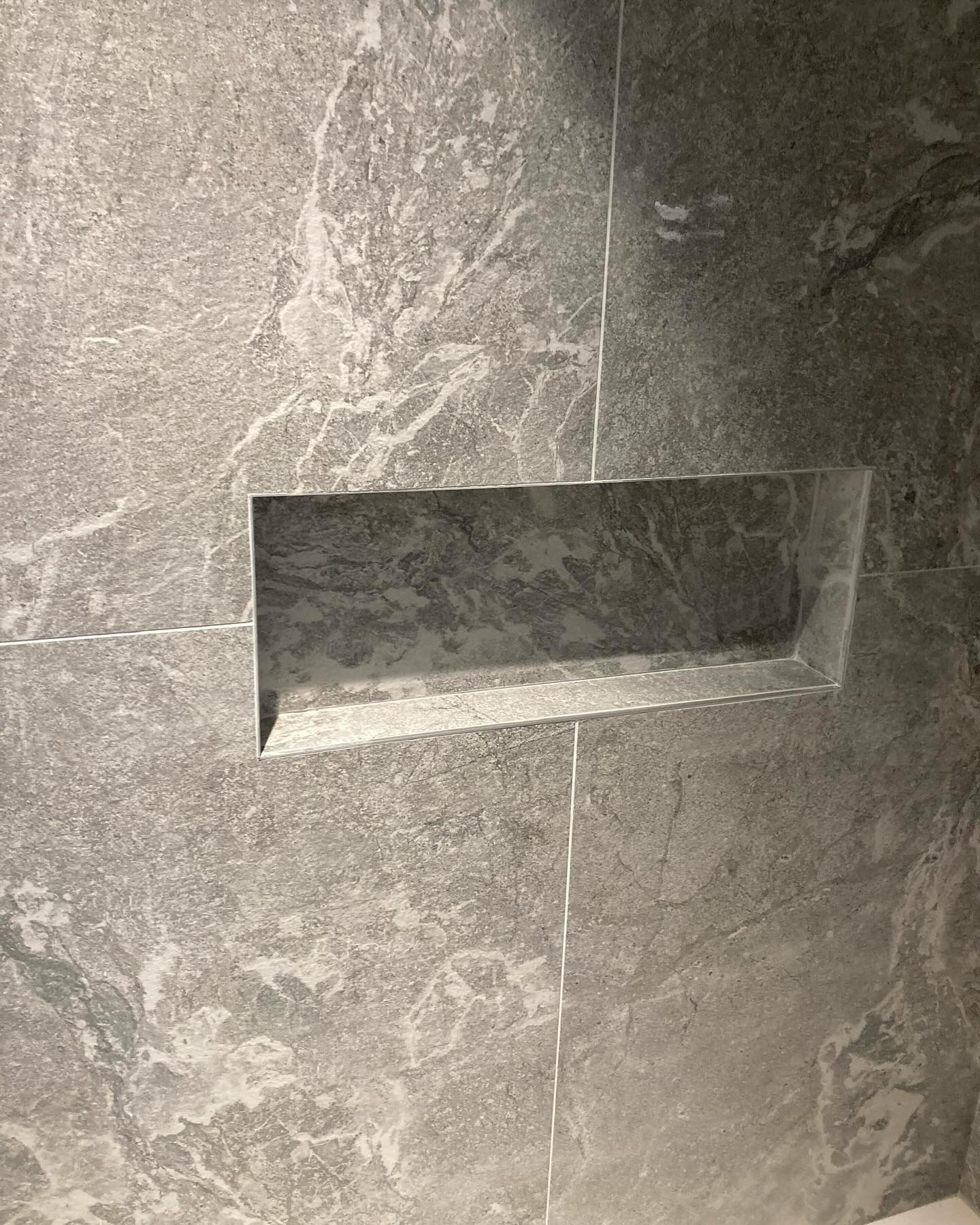 Niche de douche en pierre